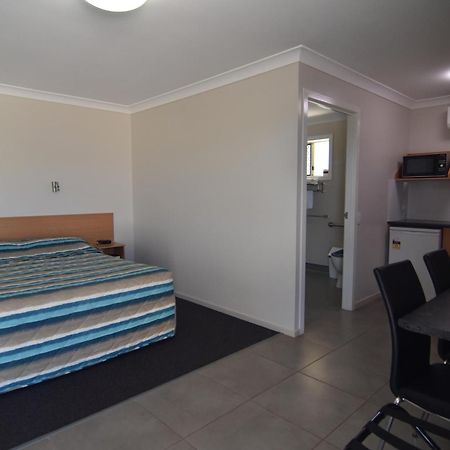 Mundubbera Billabong Motor Inn חדר תמונה